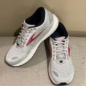 Like New Brooks Addiction GTS 15 Max Support Sneakers in Gray and Pink, size 9